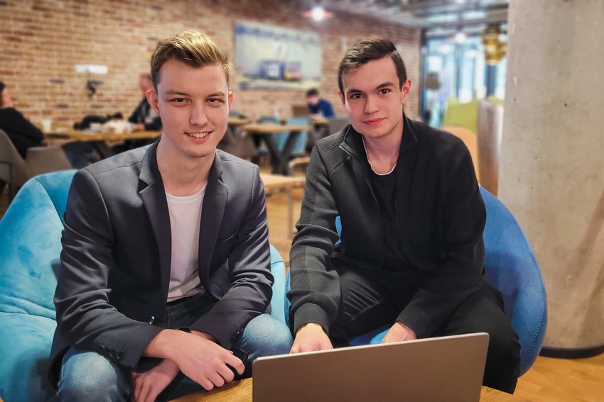 Nejdřív start-up, pak maturita. Aplikace dvou studentů změní život v činžácích