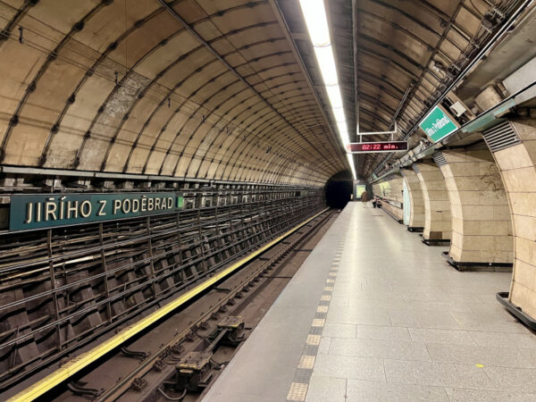 Stanice metra Jiřího z Poděbrad je nově pokryta 5G