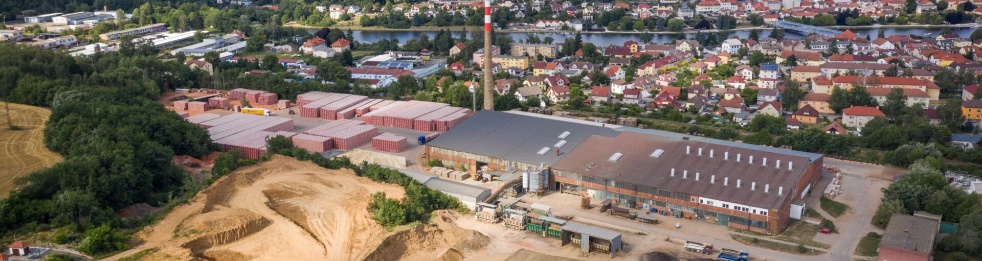 Wienerberger plánuje technologickou odstávku svých závodů