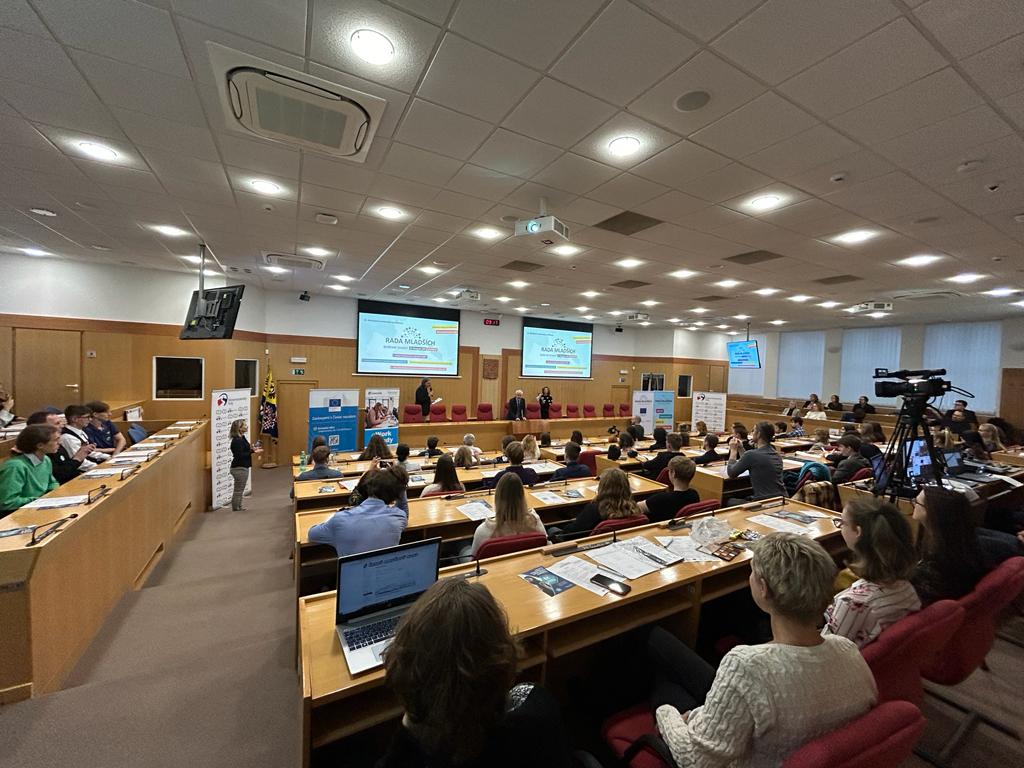 Rada mladších zavítala letos do osmi regionů. Nejzajímavější prezentace představí studenti na celostátní konferenci v Praze