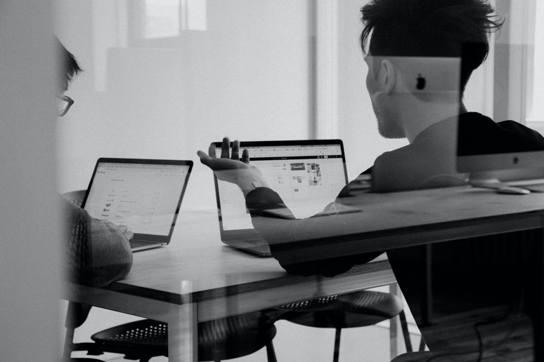 Umělá inteligence v digitální agentuře, aneb kde AI pomáhá a kde má ještě rezervy