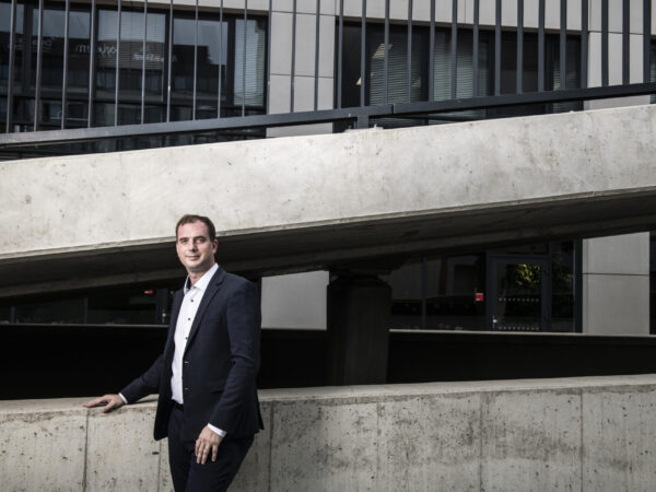 StartupJobs: Výše odměn na seniorních pozicích ve firmách meziročně klesla. Na částku 100 tisíc letos dosáhli jen senioři na pozicích v IT