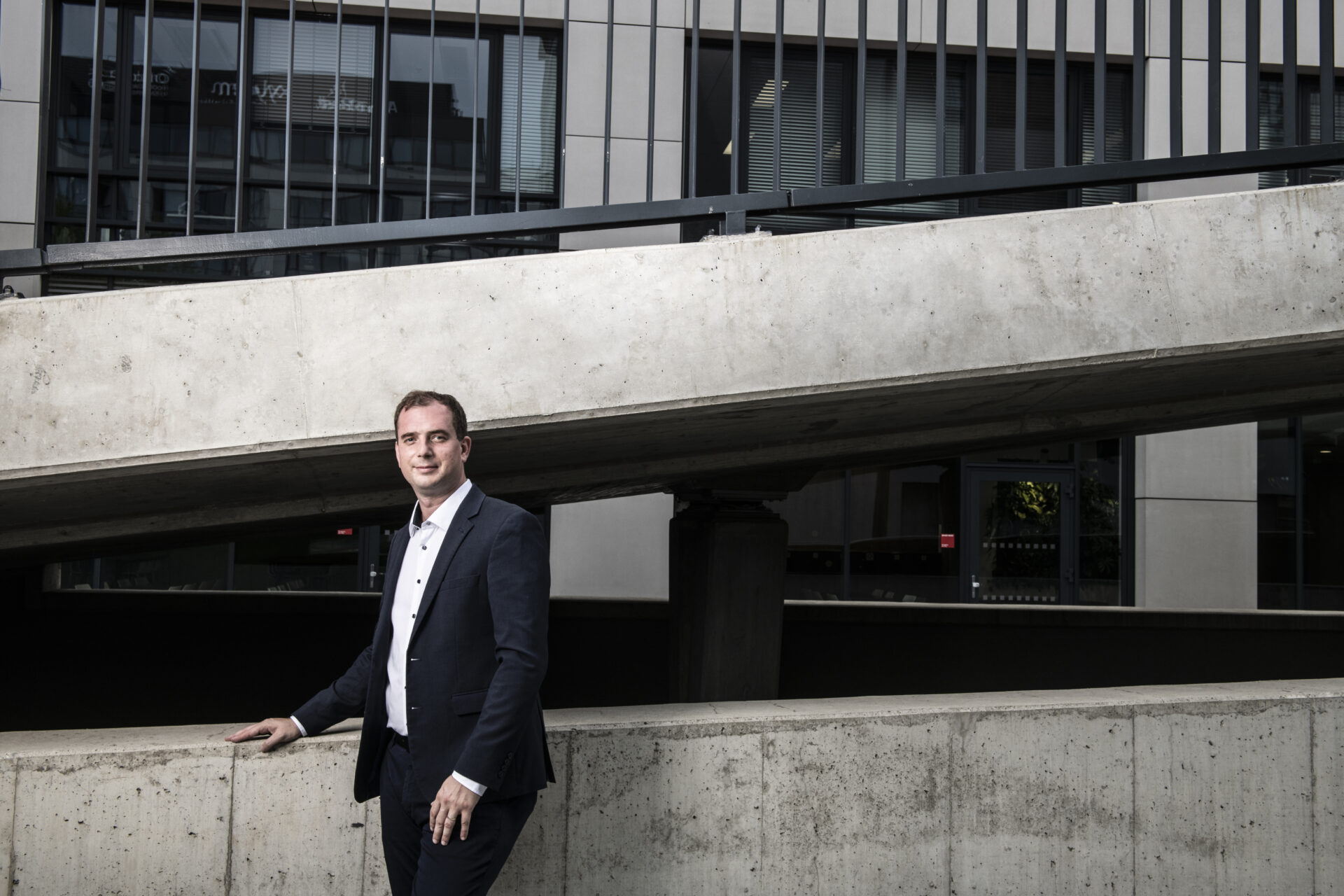 StartupJobs: Výše odměn na seniorních pozicích ve firmách meziročně klesla. Na částku 100 tisíc letos dosáhli jen senioři na pozicích v IT