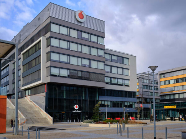 Vodafone kupuje virtuálního mobilního operátora SAZKAmobil