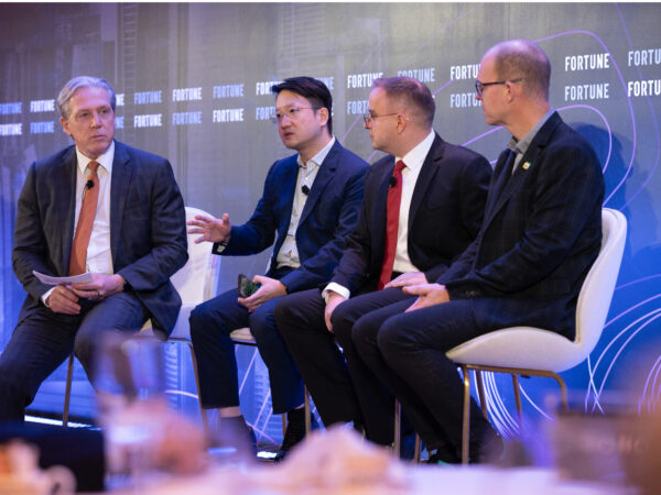 Co bude dál: HONOR na Fortune Global Forum 2023 nastiňuje budoucnost skládacích smartphonů a technologií zaměřených na člověka