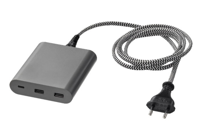 IKEA stahuje z prodeje USB nabíječku ÅSKSTORM (40 W, tmavě šedá). Důvodem je riziko popálenin a úrazu elektrickým proudem