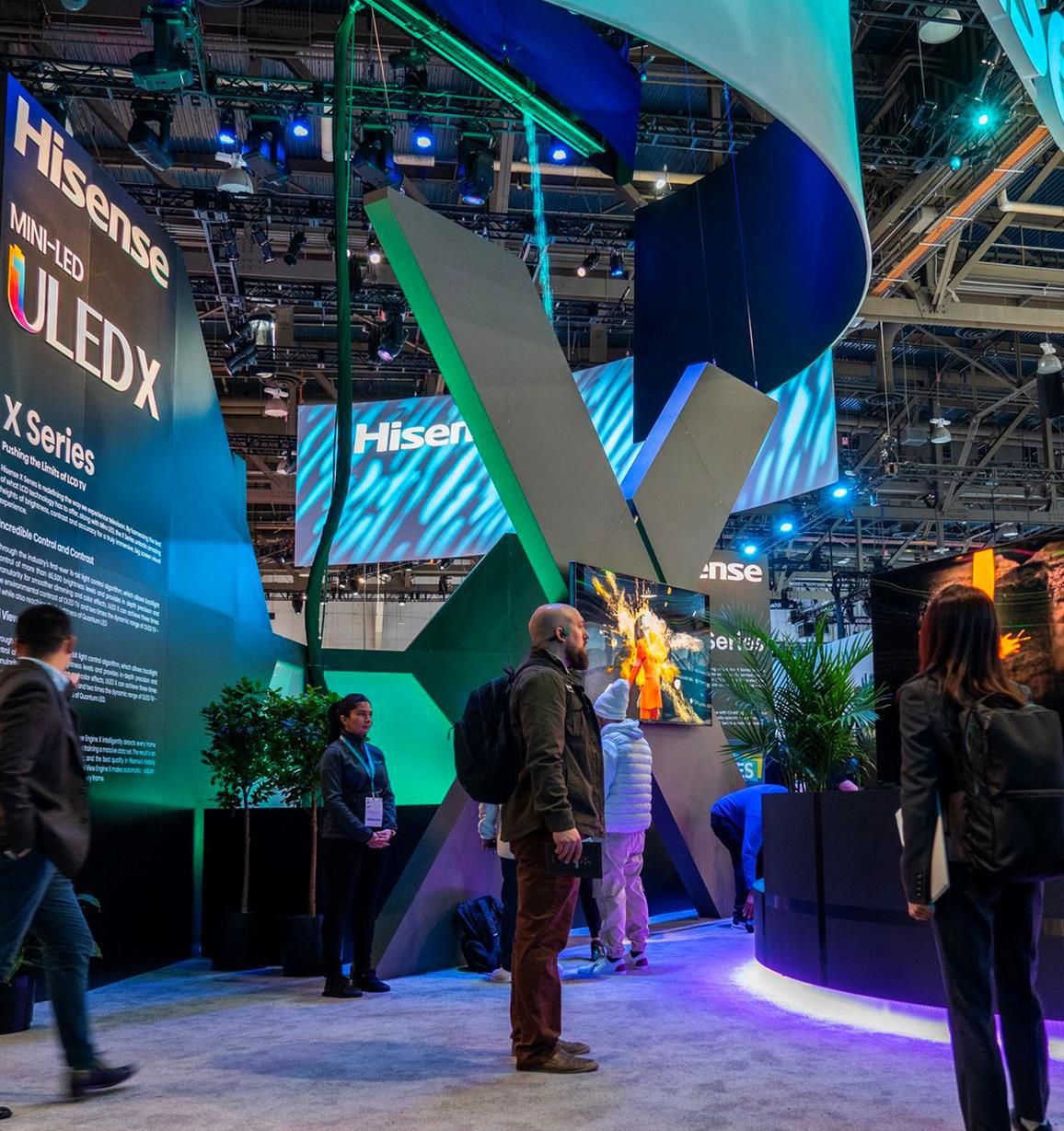 Hisense právě představil na veletrhu CES 2024 inovace v zobrazovacích technologiích včetně ULED X TV, laserové TV a displejů pro automobily