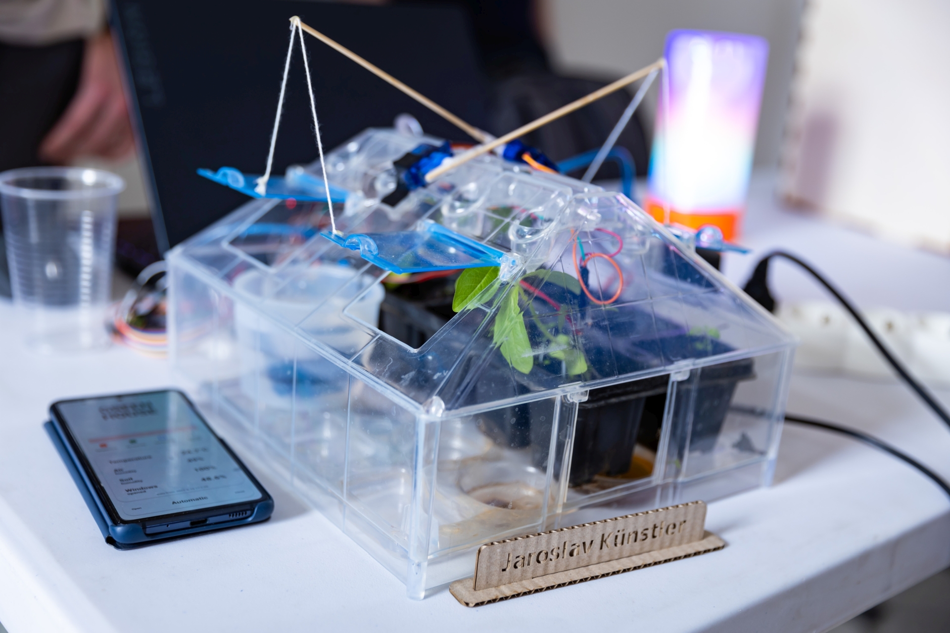 Jak si vyrobit vlastní mobil nebo žabí budík. Druhý ročník kurzu na FEL ČVUT proběhne ve spolupráci s Maker Institute