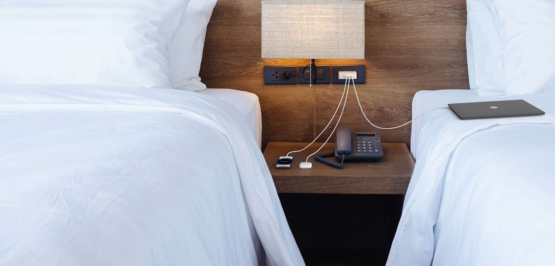Vysoce výkonná nástěnná nabíječka Belkin BoostCharge Pro 140 W má čtyři porty a využívá technologii GaN