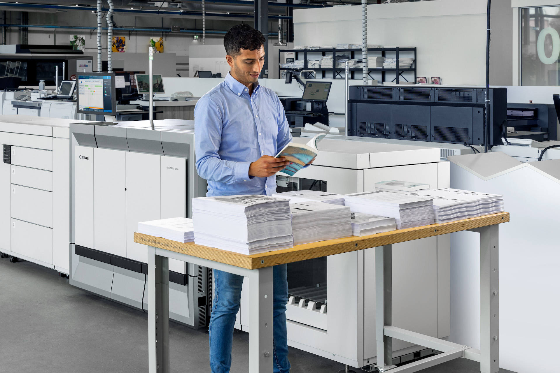 10 milionů výtisků měsíčně. Canon slaví úspěch s novými modely řady varioPRINT 6000 TITAN