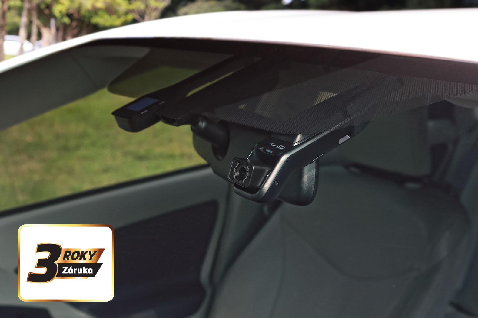 Diskrétní autokamera se všemi bezpečnostními funkcemi? Mio uvádí přední a zadní kameru MiVue J756DS se SmartBoxem v balení