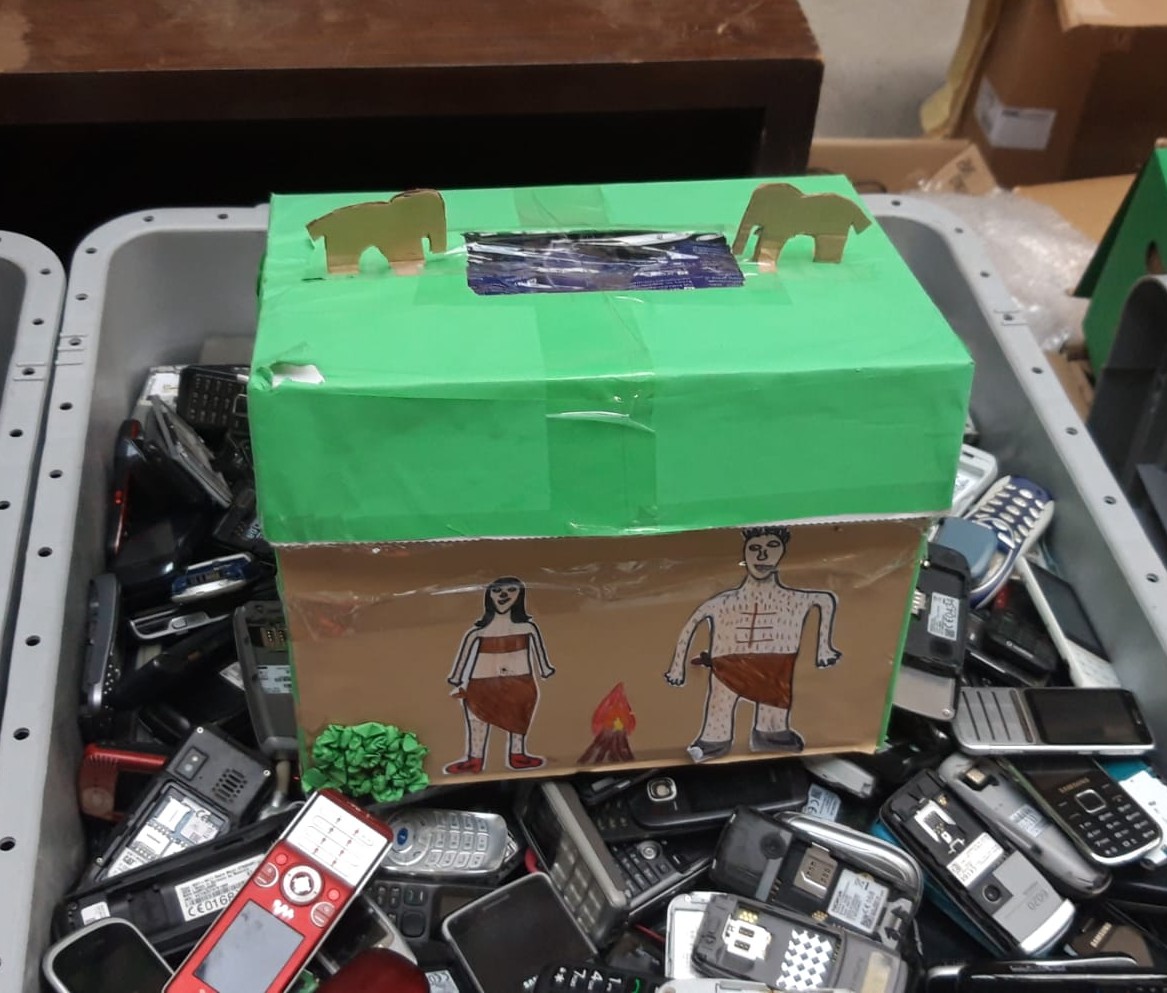 Žáci a studenti sbírali staré mobily k recyklaci, uspořili tím téměř 4 125 hektolitrů pitné vody