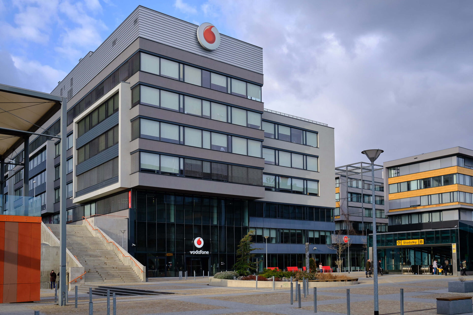 Úřad pro ochranu hospodářské soutěže schválil prodej mobilního operátora SAZKAmobil společnosti Vodafone