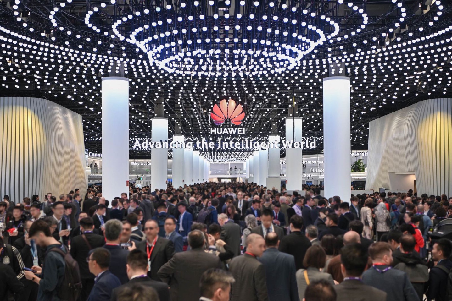 Huawei na MWC 2024: komerční provoz 5.5G sítí začíná