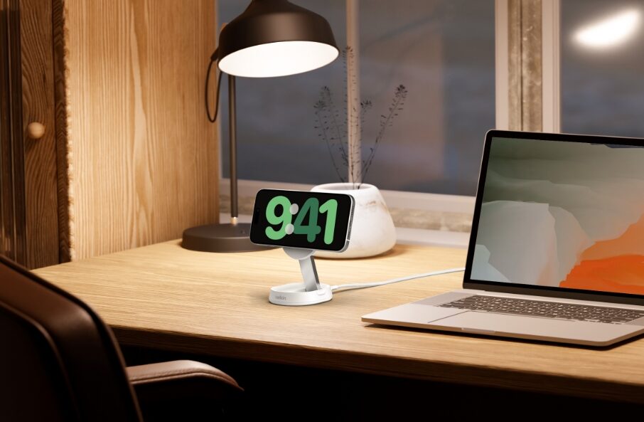 Belkin BoostCharge Pro je konvertibilní nabíjecí stojan s technologií Qi2