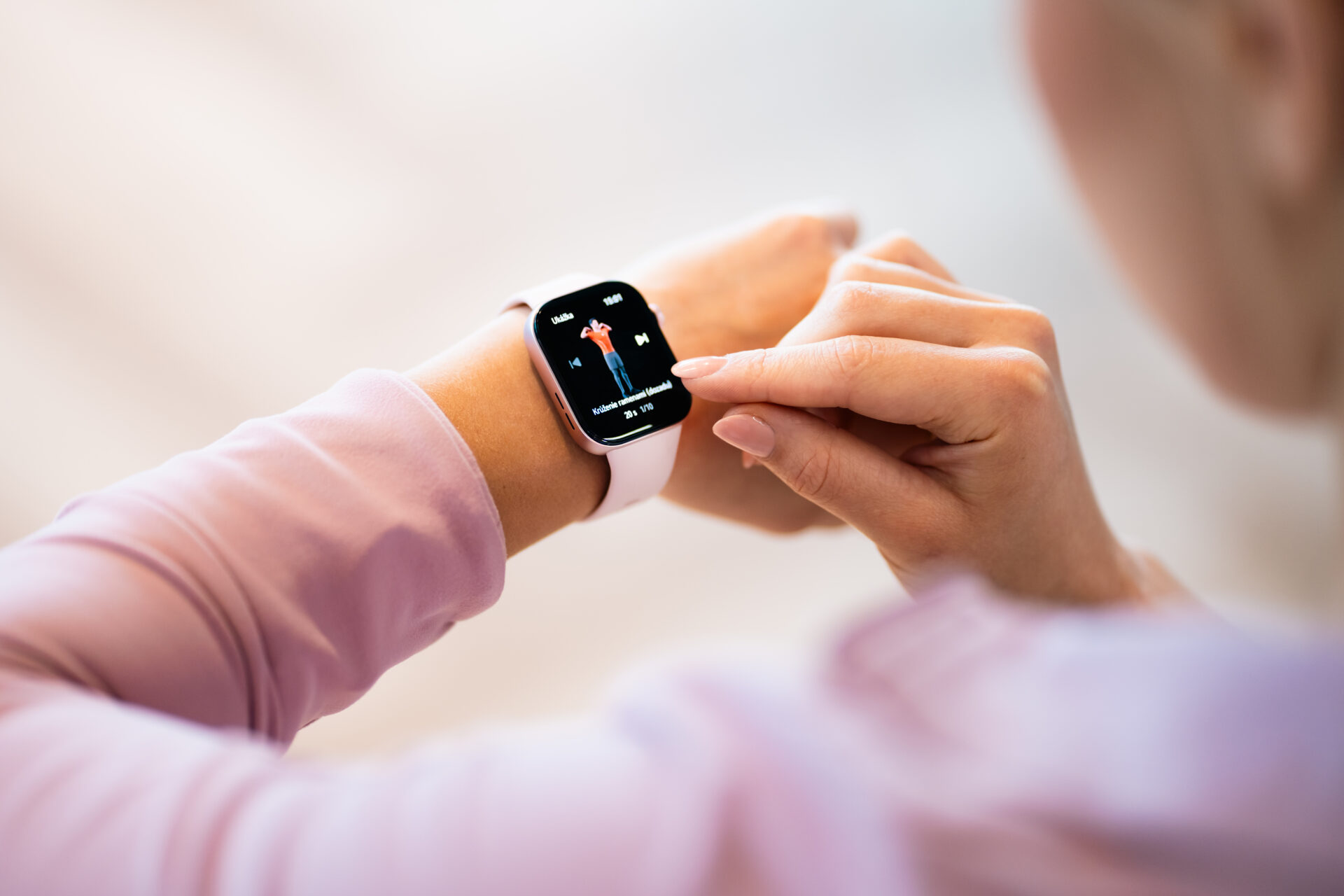 Společnost Huawei startuje prodej nejnovějších chytrých hodinek Watch Fit 3