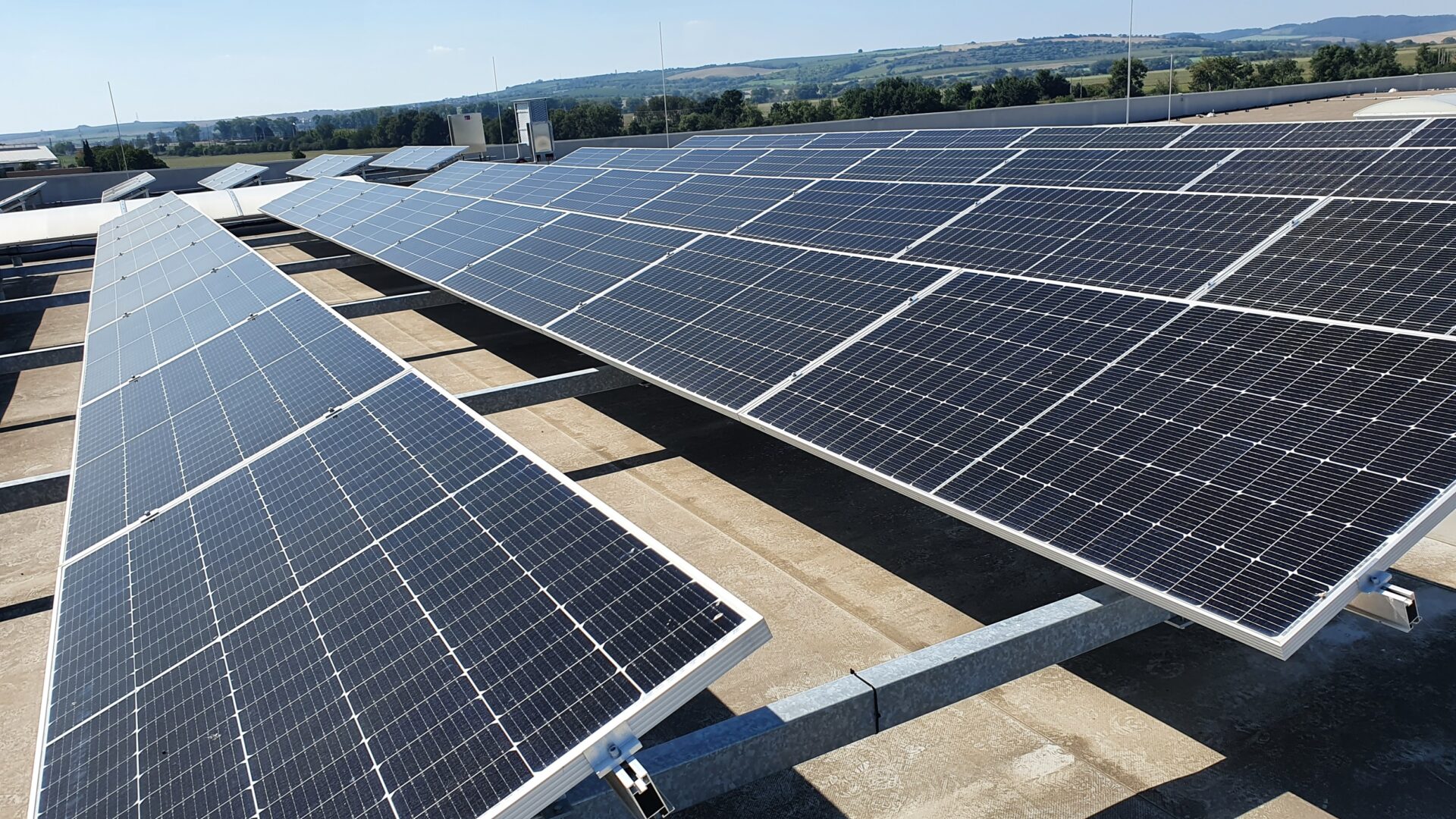 Firma LA Food instalovala první fotovoltaiku a chystá stavbu nové haly