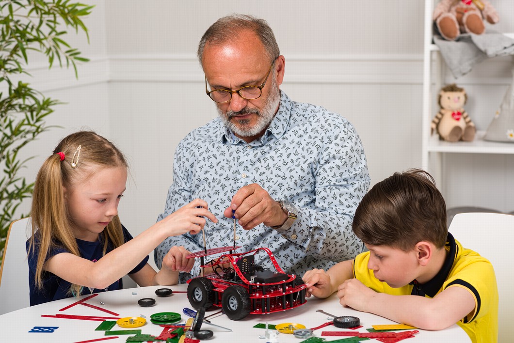 Merkur spouští kampaň na Hithitu. Pomozte i vy a zapojte se do vývoje nových robotických stavebnic či edukačního portálu