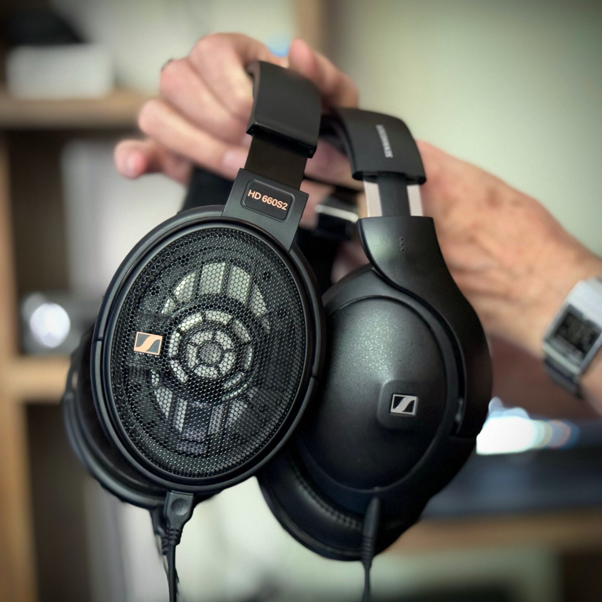 Společenský večer v poslechových místnostech společnosti Panter přilákal audiofily i milovníky luxusních hodinek