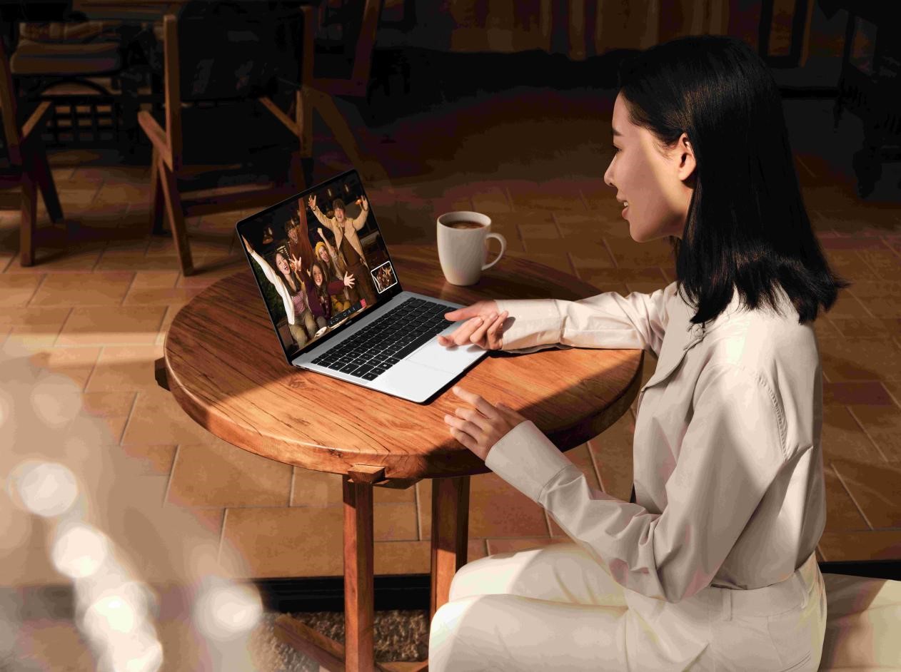 MKT_HUAWEI MateBook X Pro_Creative Lifestyle Shot_会议场景创拍_CN_HQ_16-9_JPG_RGB_20240308