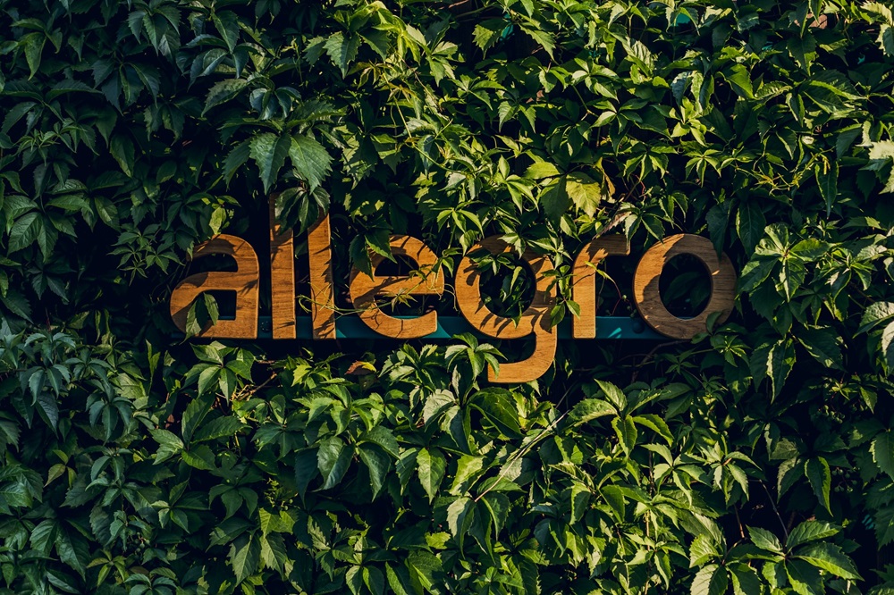 Obchodníci musí dokazovat originalitu nabízeného zboží. Allegro spouští nová bezpečnostní opatření, posvítí si na pravost značek