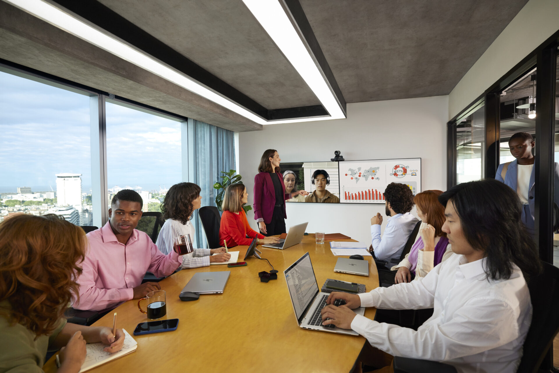 Inteligentní řešení pro konferenční hovory od HP a Poly podporují hybridní způsob práce