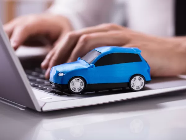Poptávka po elektromobilech v Česku roste. Začnou se brzy prodávat hlavně online?