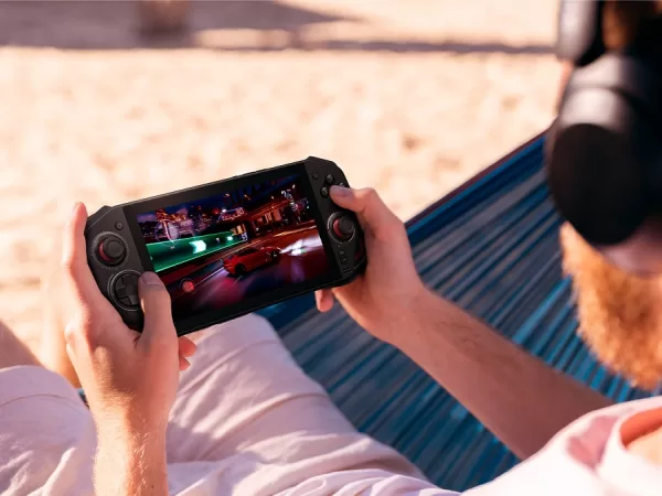 Acer představuje svůj první kapesní herní počítač Nitro Blaze 7