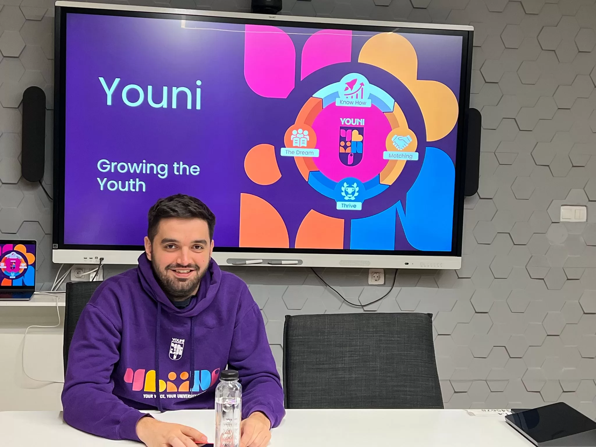 Startup Youni vytvořil ekosystém, který efektivně propojuje univerzity s vhodnými studenty. V investičním kole vedeném českými Soulmates Ventures získal 23 mil. Kč