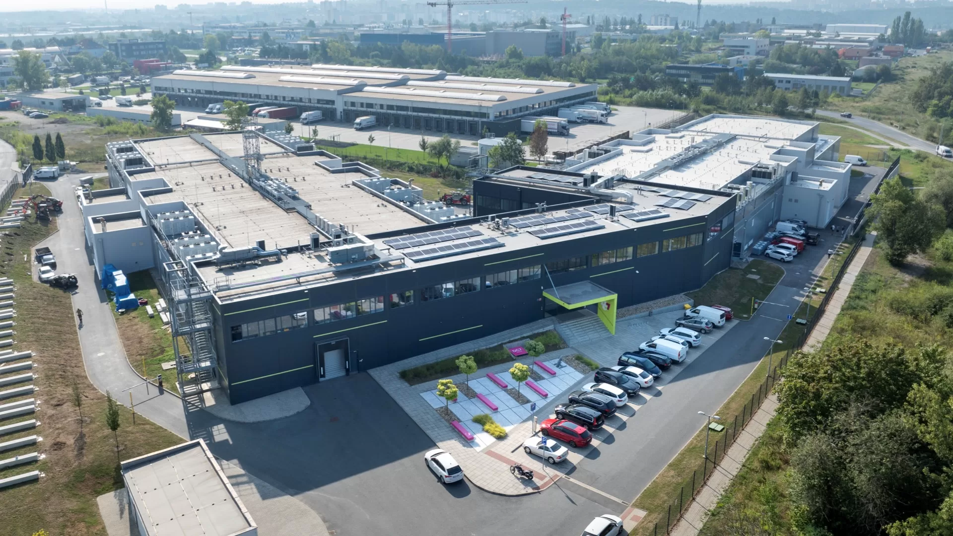 T-Mobile spouští provoz nového křídla svého datacentra DC7 s celkovou plochou až 3 500 m². Optimalizaci provozu bude zajišťovat 5G privátní síť