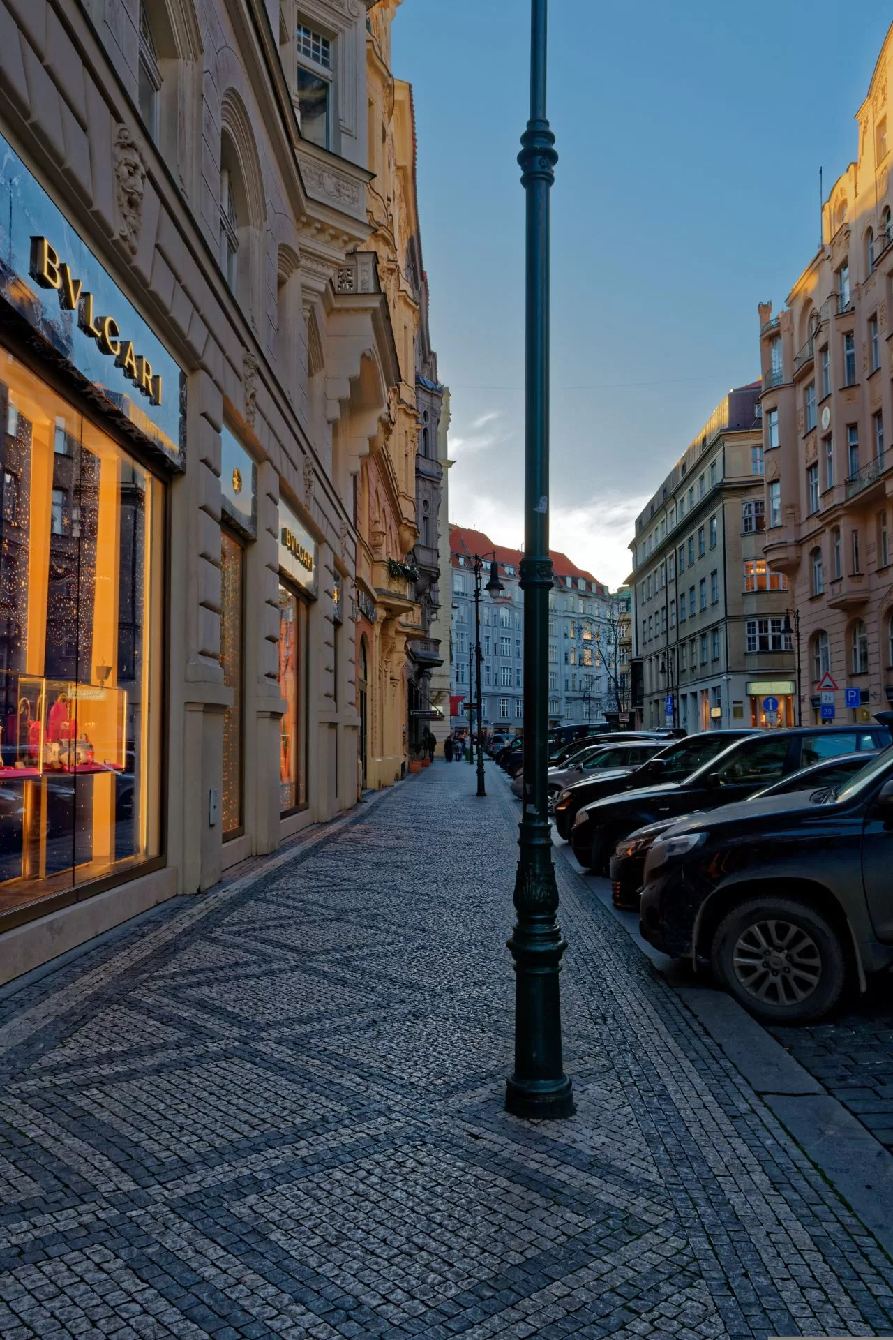 Střední a východní Evropa představuje slibný trh pro prodejce luxusního zboží. Největší význam má pro luxusní a prémiové značky Česká republika