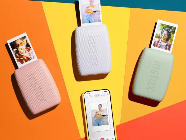 Fujifilm začíná v Česku prodávat tiskárnu instax mini Link 3 pro rychlý tisk fotek ze smartphonu