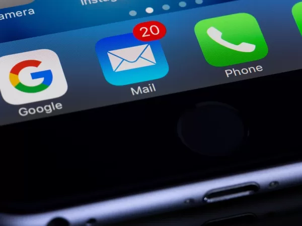 Mailkit: Dramatický nárůst falešných kliknutí ohrožuje vánoční e-mailové kampaně