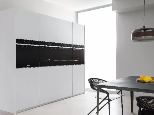 Černá je nová bílá. A spotřebičům sluší