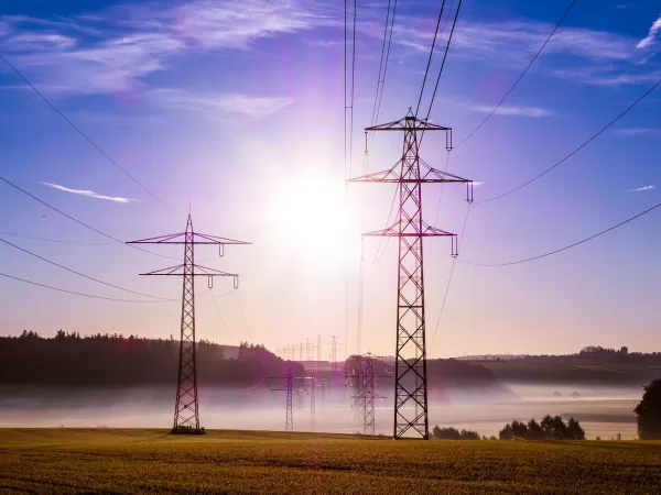 Regulovaná část ceny energií v roce 2025 vzroste, odběratelé přesto ušetří