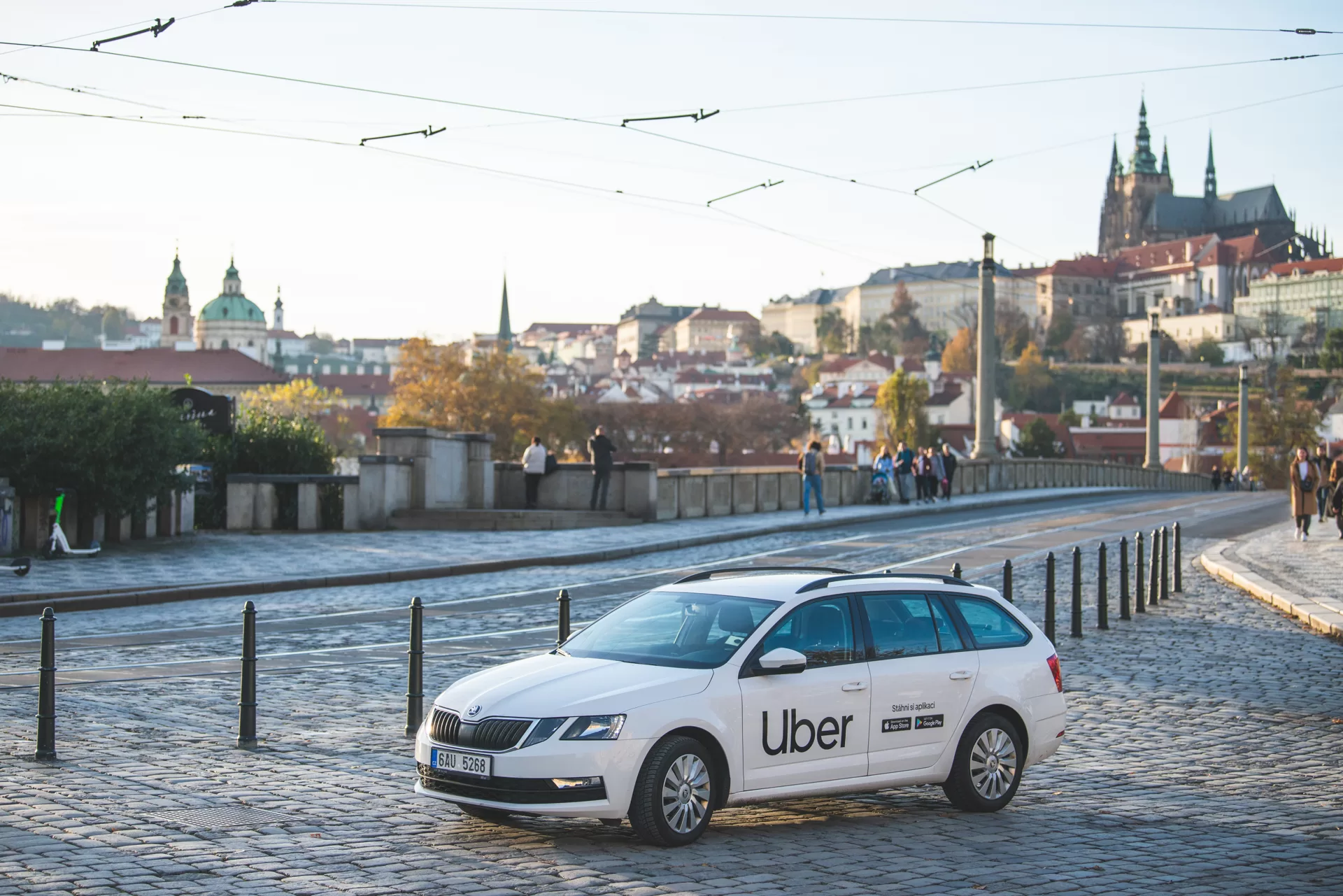Teenageři na cestách: Uber spouští v Česku účty s bezpečnostními prvky pro náctileté