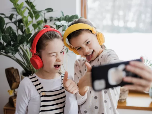 Vodafone v červenci: povedená Motorola Moto G86 5G, soutěž s AXA a tablet od Honoru se skvělým poměrem ceny a výkonu