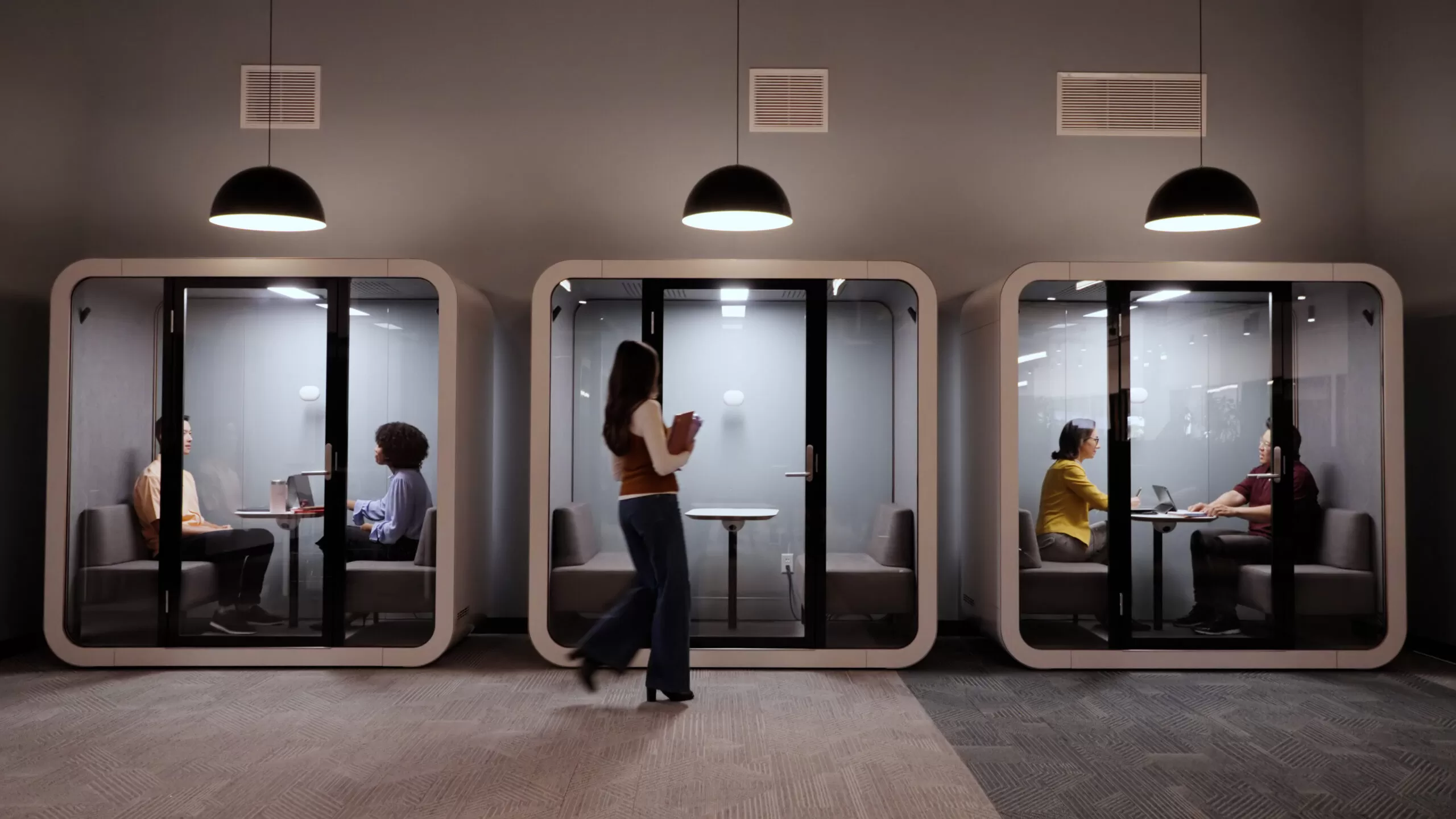 Logitech Spot zviditelňuje neviditelné faktory na pracovišti