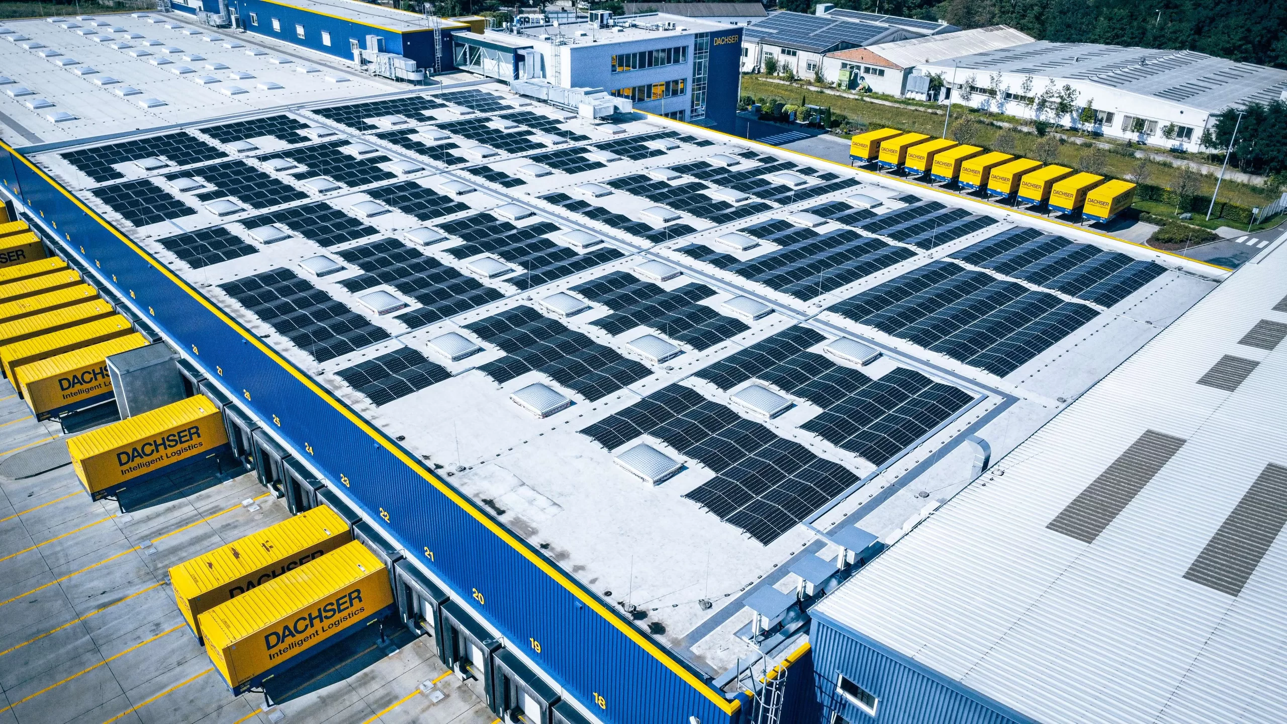 DACHSER spustil fotovoltaickou elektrárnu v Kladně. Snižuje tak náklady na provoz budov i dobíjení elektromobilů