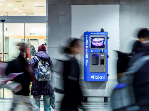O 23 % více než o rok dříve: Uživatelé filtračních stanic Lokni si v roce 2024 načepovali přes 2 miliony litrů vody, aplikaci používá již 125 tisíc lidí
