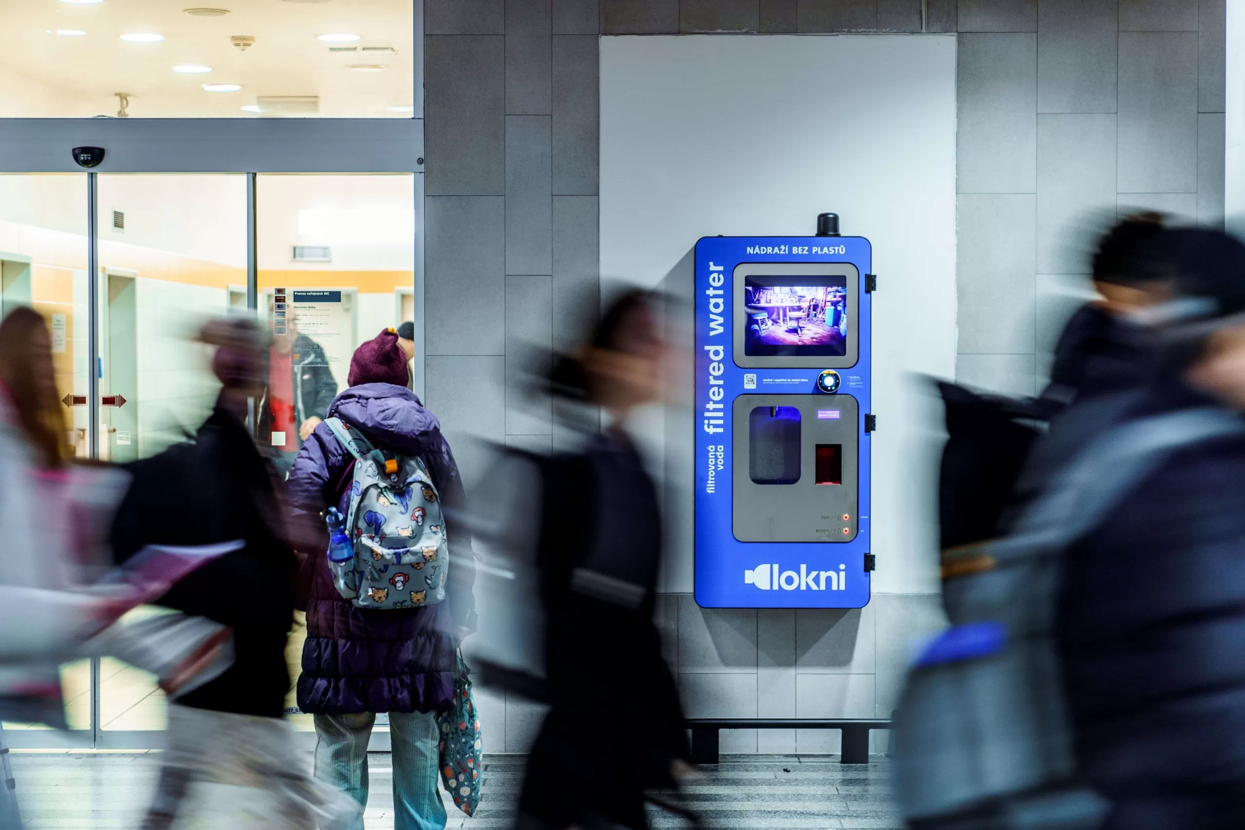 O 23 % více než o rok dříve: Uživatelé filtračních stanic Lokni si v roce 2024 načepovali přes 2 miliony litrů vody, aplikaci používá již 125 tisíc lidí