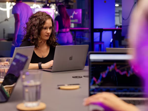 Obchodování budoucnosti s minimálním rizikem. Kam se vyvíjí prop trading?