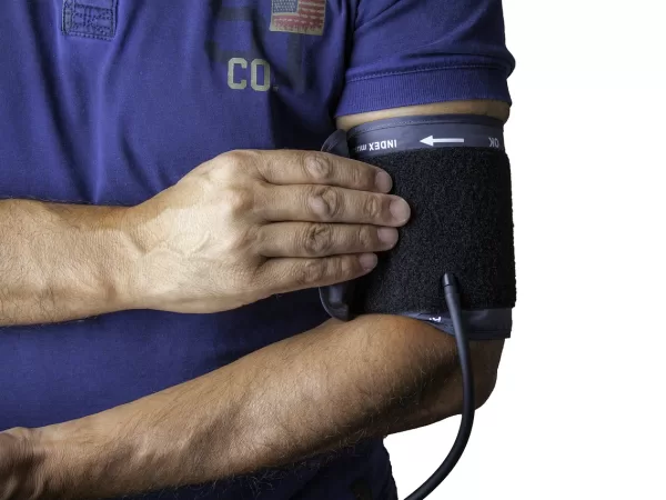 Chytré hodinky jako pomůcka v prevenci hypertenze? Odborníci mají jasno