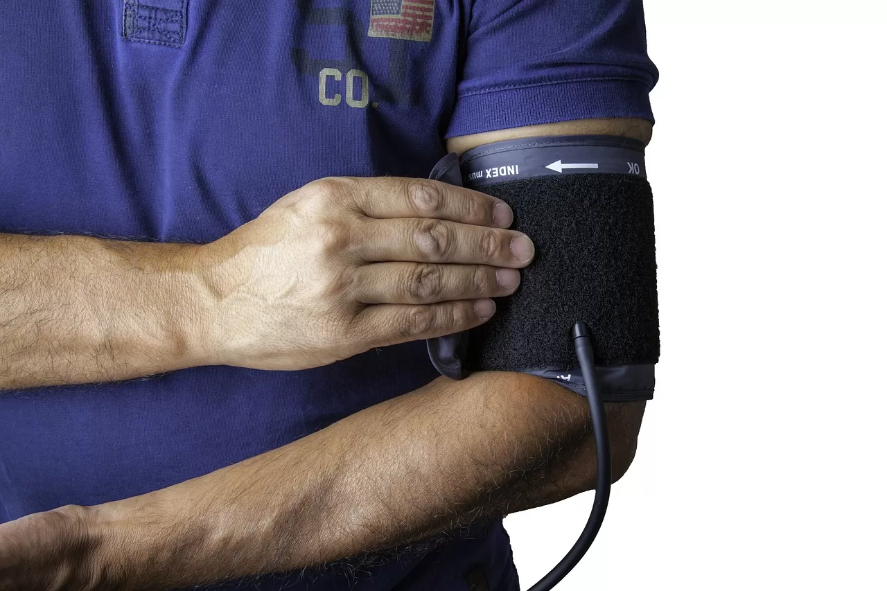 Chytré hodinky jako pomůcka v prevenci hypertenze? Odborníci mají jasno