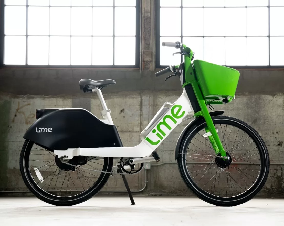 Lime představuje novou generaci elektrokol, která zvládnou pražské kopce. Jednotná baterie pro kola i koloběžky zvýší dostupnost