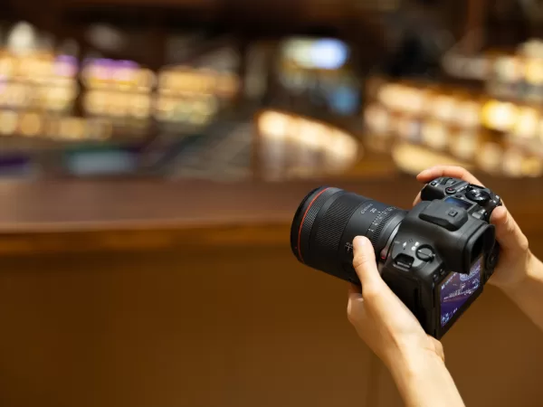 Ultraširoký, ultra-světelný: Canon představuje nový hybridní objektiv pro odvážnější vyprávění příběhů ve videu i fotografii