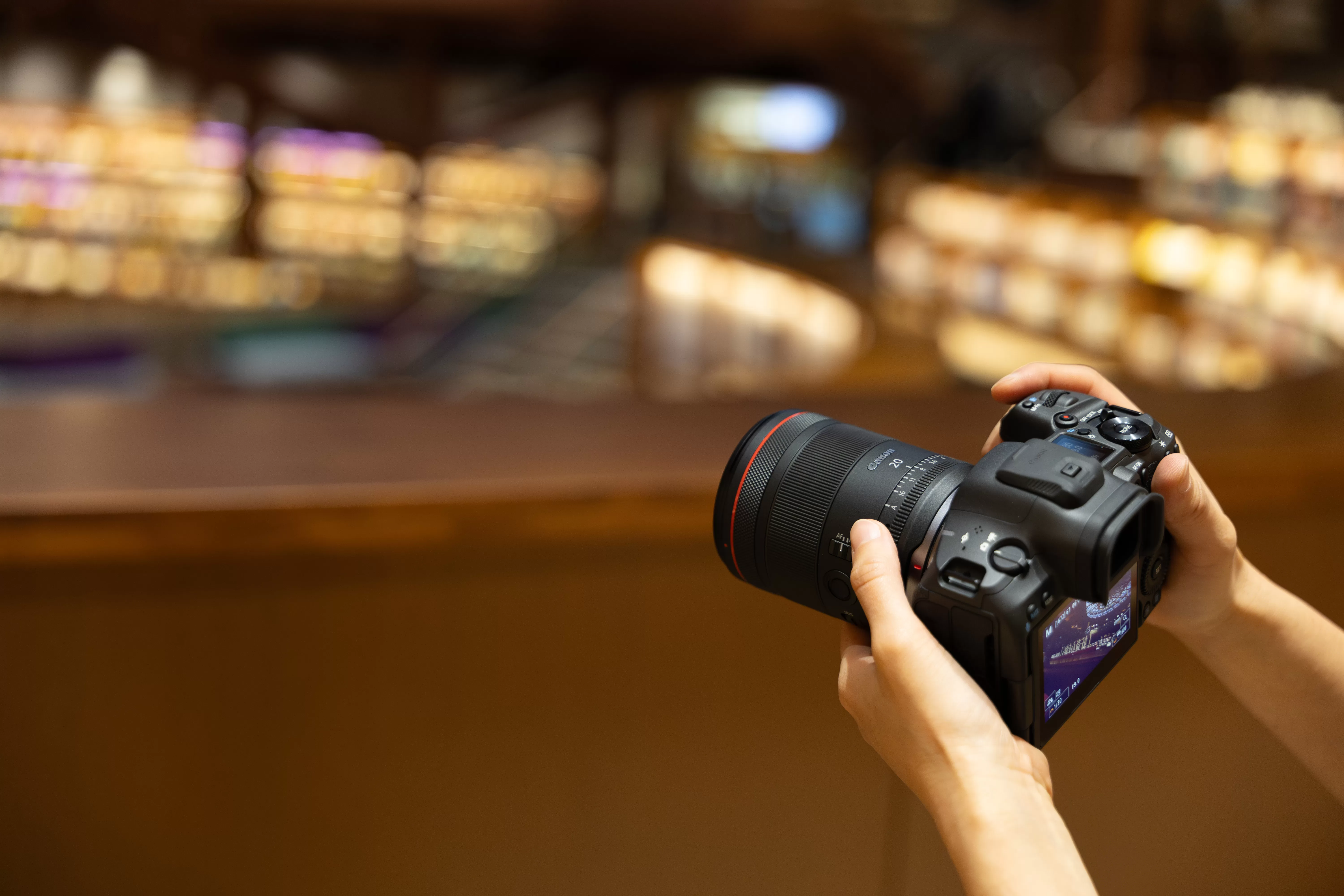 Ultraširoký, ultra-světelný: Canon představuje nový hybridní objektiv pro odvážnější vyprávění příběhů ve videu i fotografii