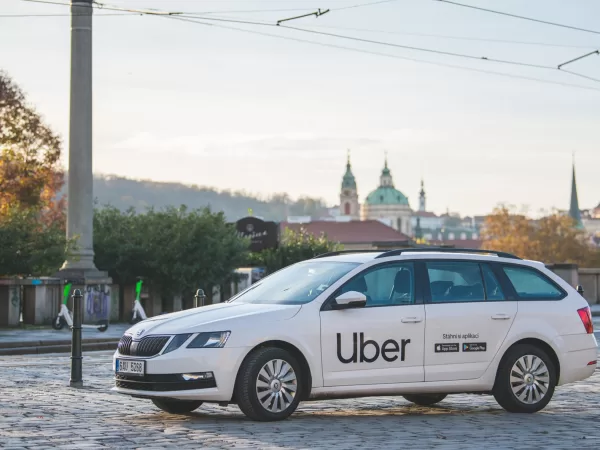 Uber dále expanduje do regionů, spouští své služby v Hradci Králové a Pardubicích