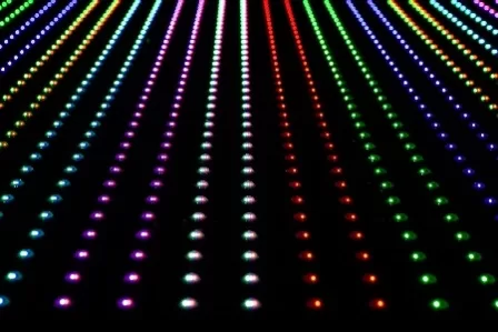 建物, 座る, 時計 が含まれている画像

自動的に生成された説明