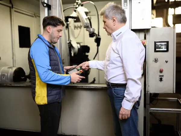 NOVÝ SYSTÉM SVAŘOVACÍCH ROBOTŮ TAWERS G4 POMÁHÁ VÝROBCI AUTOMOBILŮ SPLŇOVAT CÍLE DIGITALIZACE